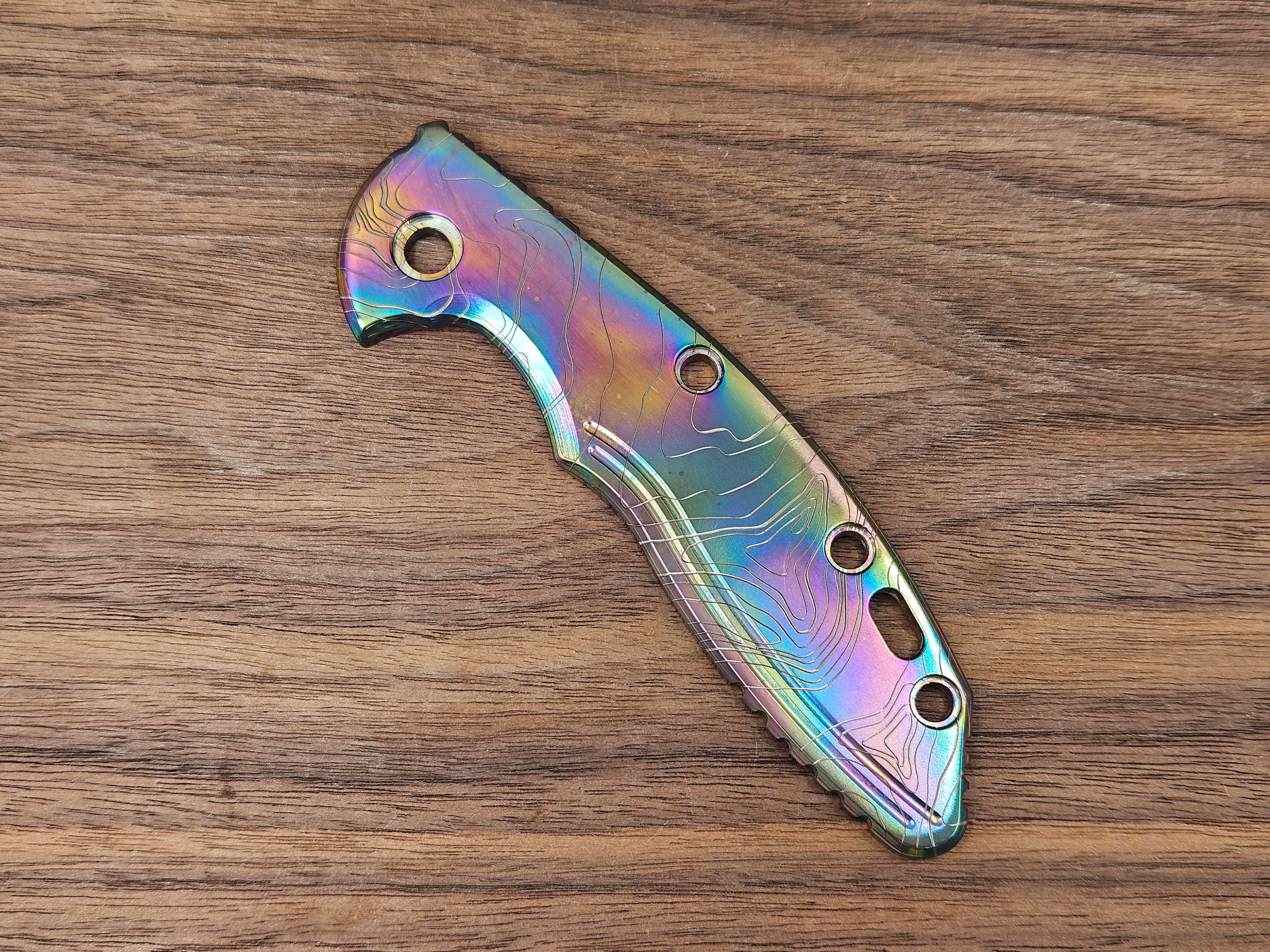 CLR<br>Hinderer XM 18 3.5 Titanium Standard Topo Oil Slick